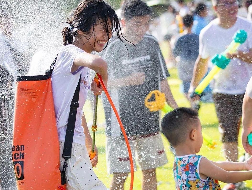 貴陽觀山湖“民族大聯(lián)歡·盛夏狂歡”活動(dòng)為貴陽注入新活力