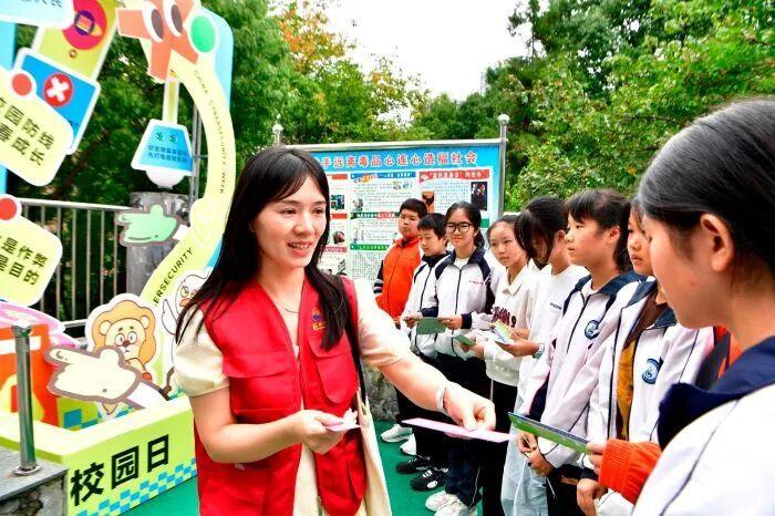 貴陽(yáng)市觀山湖區(qū)開展“網(wǎng)絡(luò)安全進(jìn)校園”活動(dòng) 筑牢青少年數(shù)字安全防線