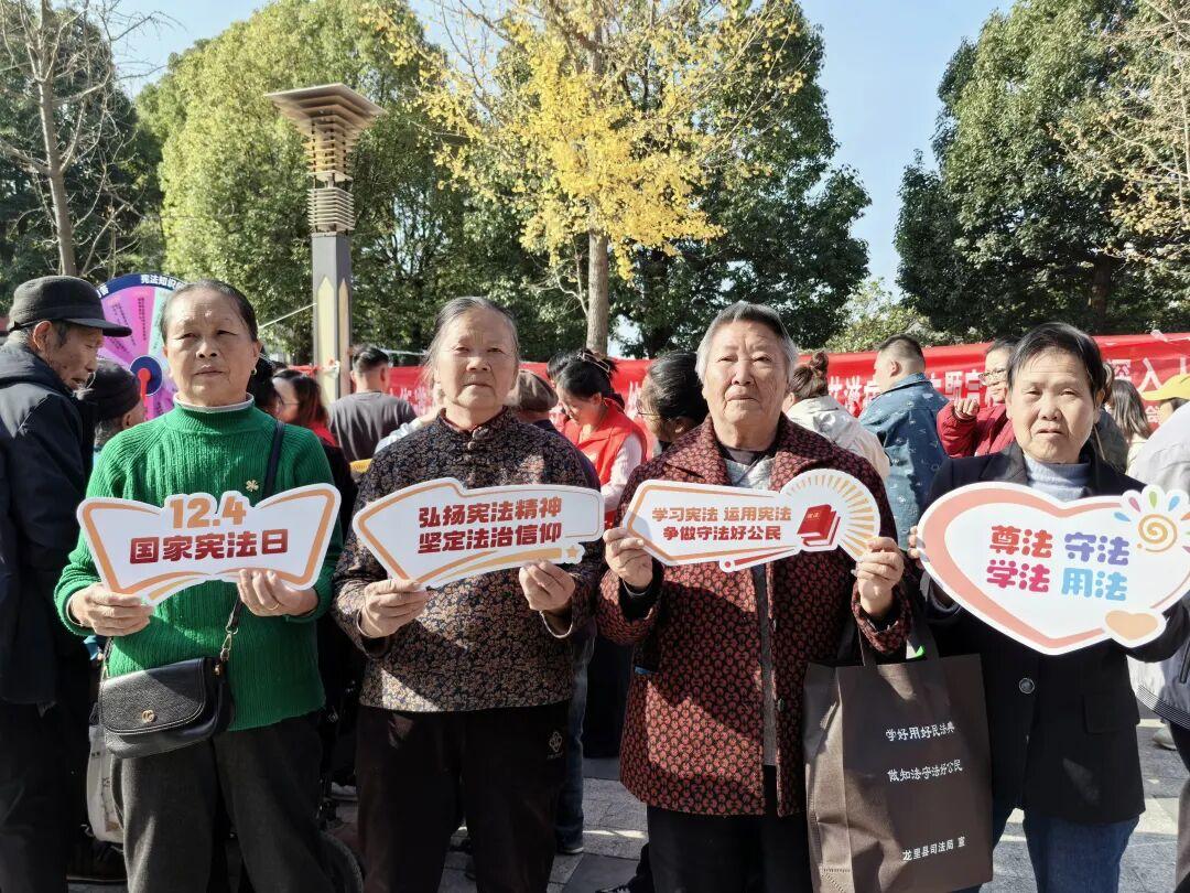 貴州龍里開展2025年“憲法宣傳周”集中宣傳活動(dòng)